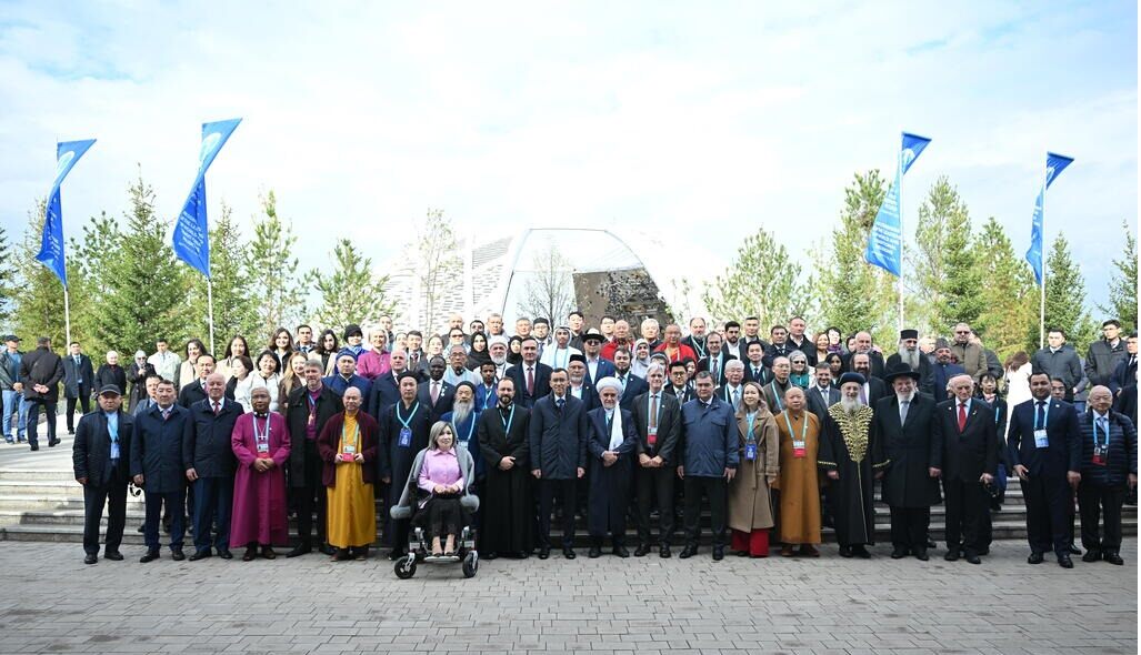 Участники Съезда открыли Парк Мира и согласия