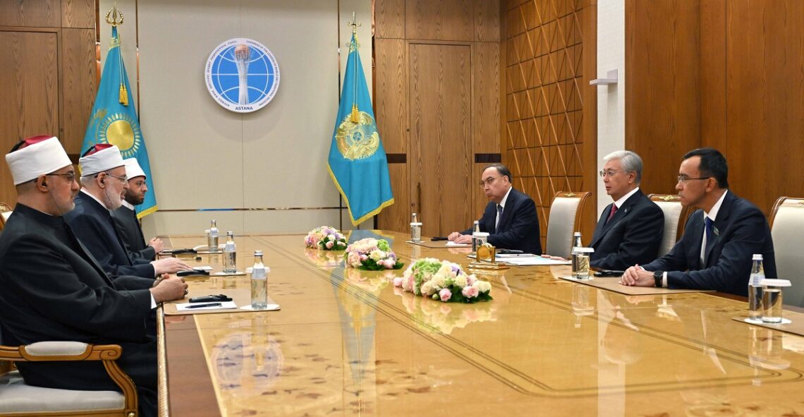 Глава государства встретился с делегацией из «Аль-Азхар»