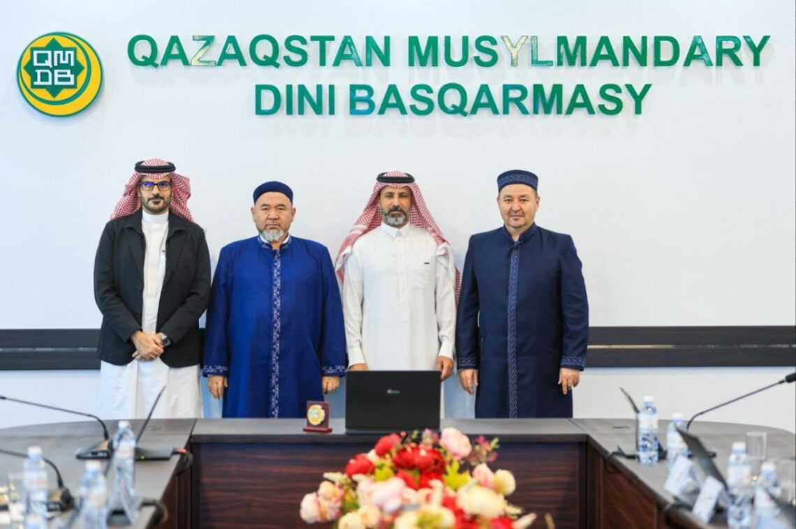 Представители ДУМК встретились с делегацией Всемирной исламской лиги