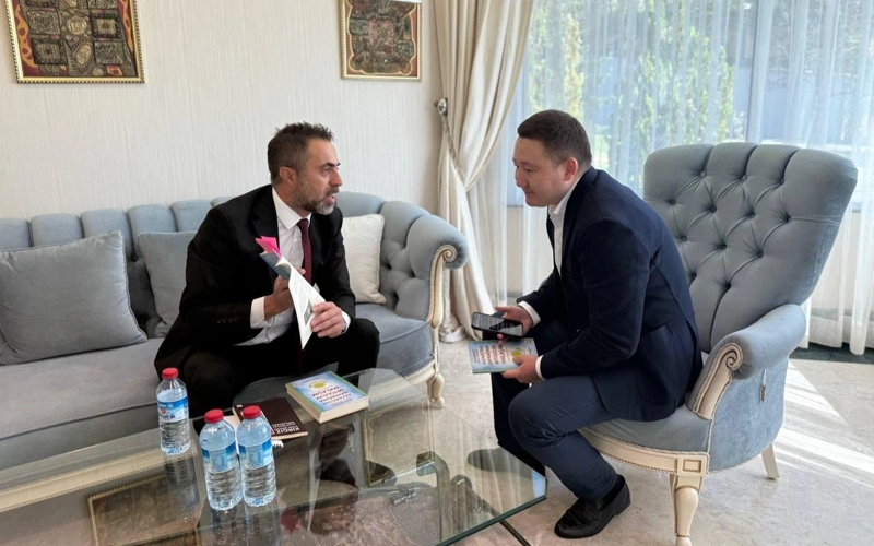 Түрік жазушысы: Қазақстан Туындағы әр нышан «Біз түркілерміз» деп жар салып тұр