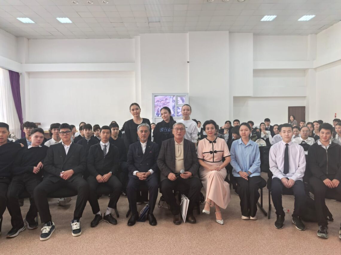 Аға буын өкілдері оқушылармен кездесті