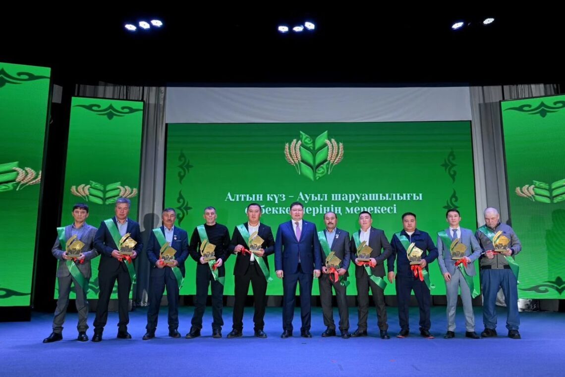 Ауыл еңбеккерлеріне 10 көлік тарту етілді