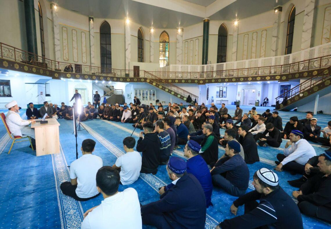 Абай облысының жамағатымен кездесті