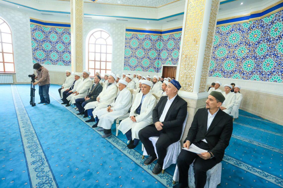 Имамдар мерекелік медальдармен марапатталды