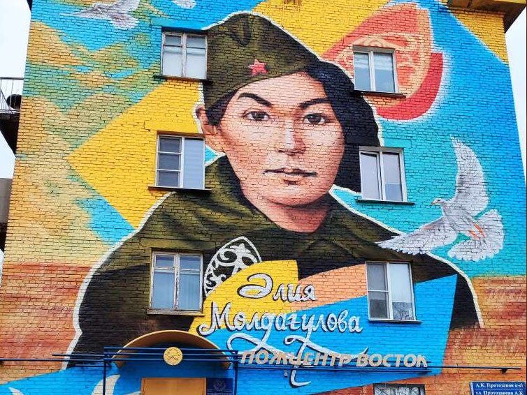 Портрет Алии украсил набережную Усть-Каменогорска