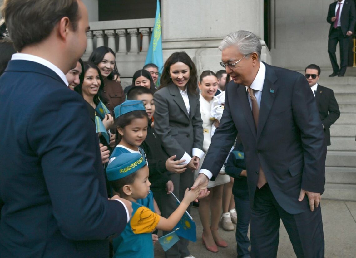 Токаев встретился с казахстанцами в Вашингтоне