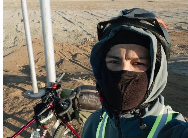 18-летний казахстанец в Мекку на велосипеде