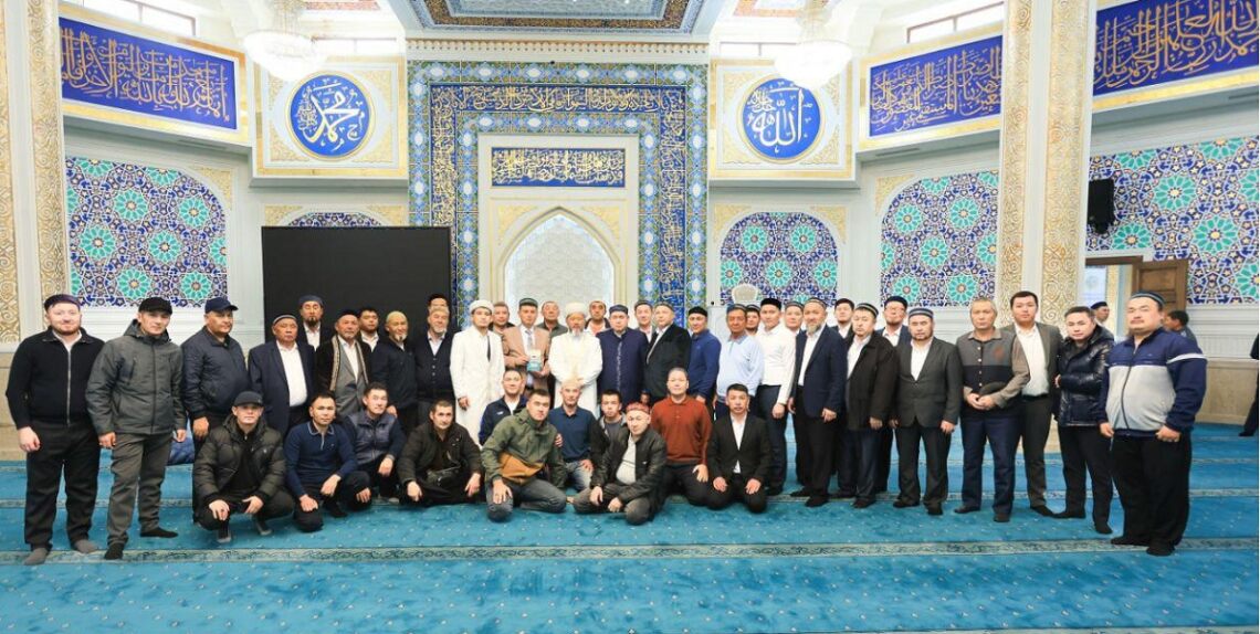Муфтий встретился с жамагатом мечети Ак-мечеть-Сырдарья