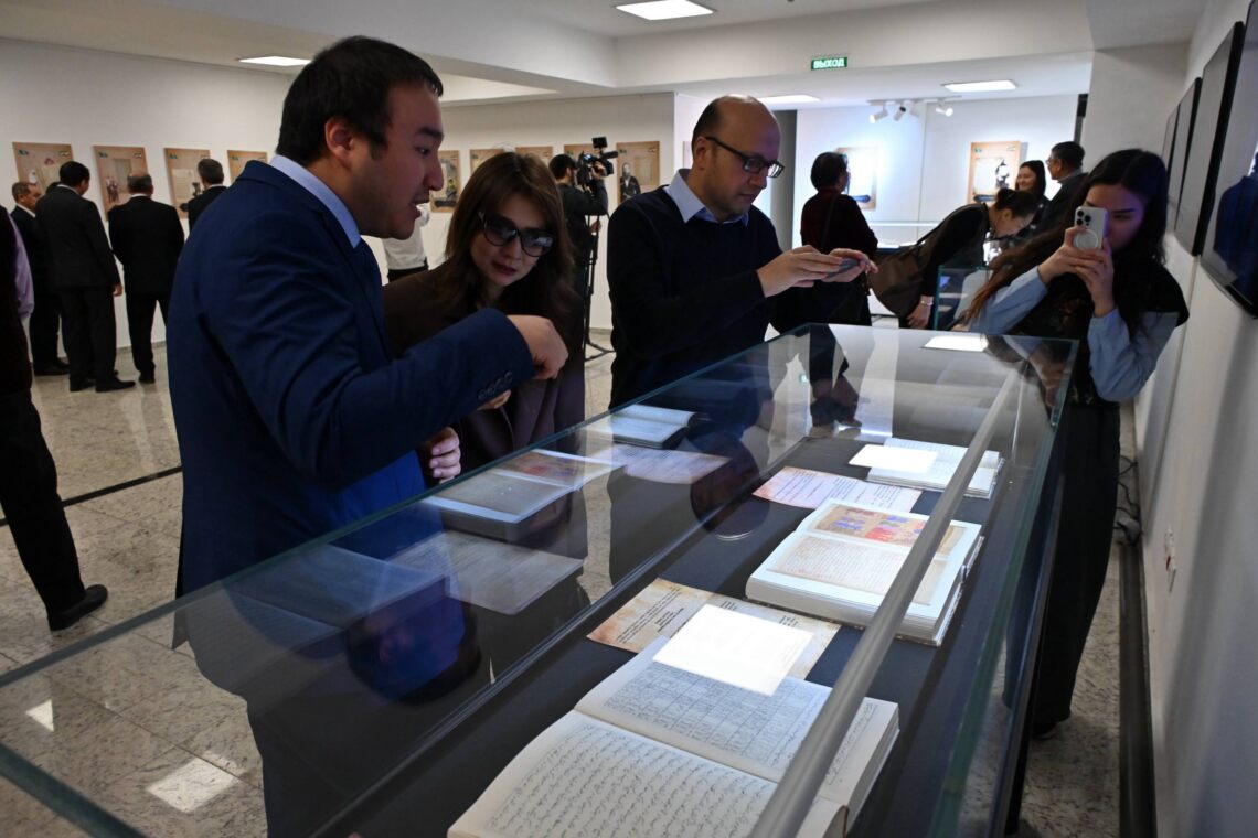 Қазақ хандығы туралы парсы қолжазбалары таныстырылды