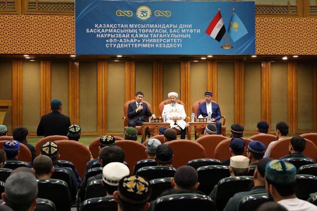 Муфтий встретился с казахстанскими студентами в Аль-Азхар