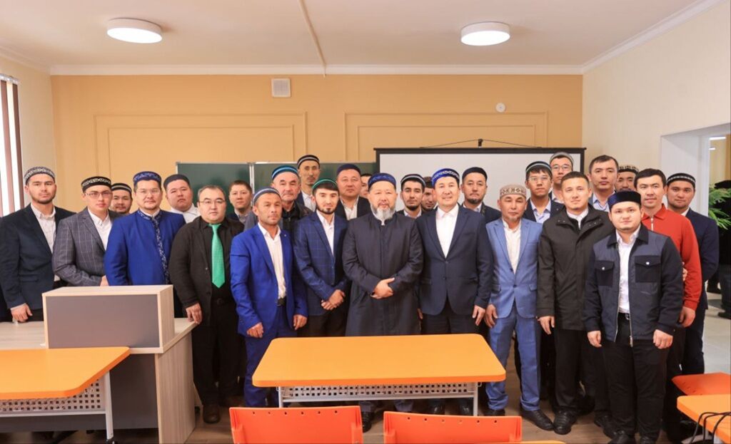 Муфтий провел лекцию для слушателей исламского института в Туркестане