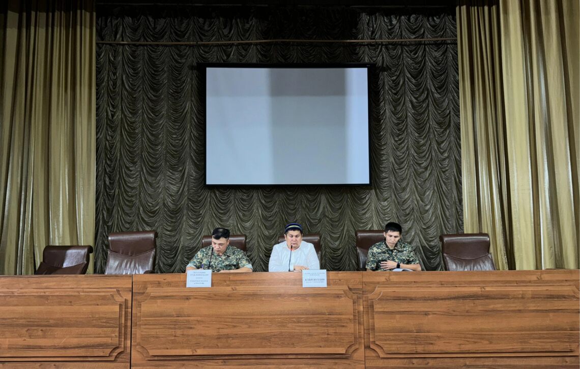 Имам обсудил профилактику суицида и экстремизма с гвардейцами