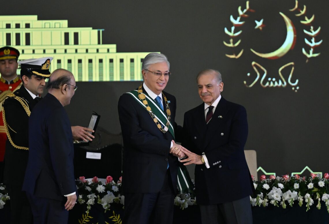 Президент Казахстана удостоен высшей государственной награды Пакистана