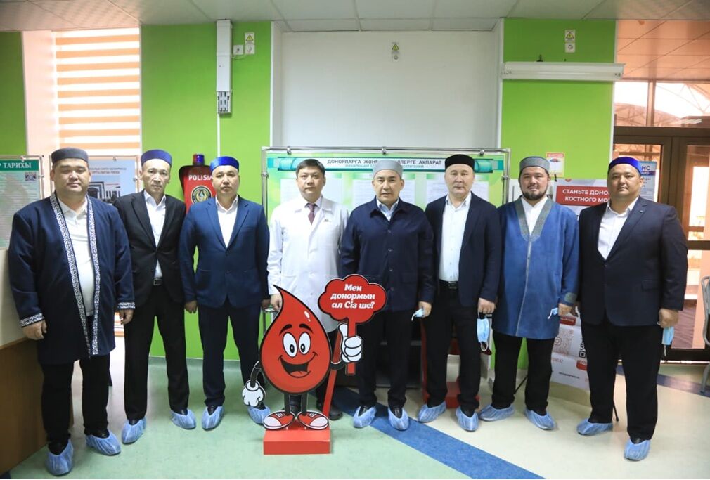 Имамы Шымкента сдали донорскую кровь