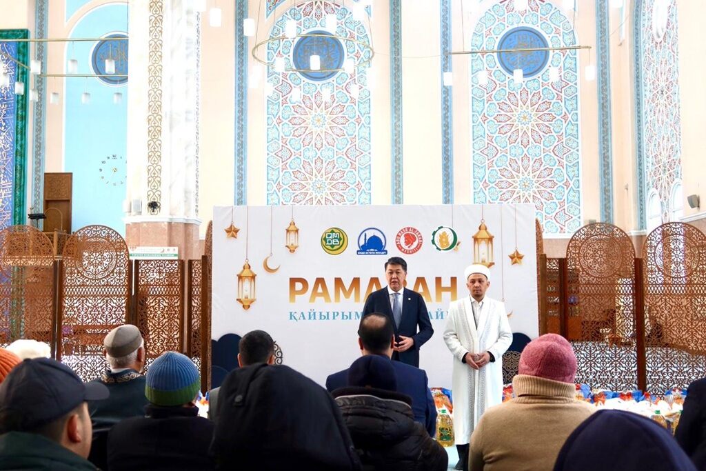 ИОПБ передала продуктовые корзины нуждающимся семьям