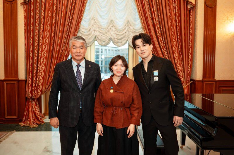 Димаш Құдайберген мен Самал Еслямова ТҮРКСОЙ марапаттарына ие болды