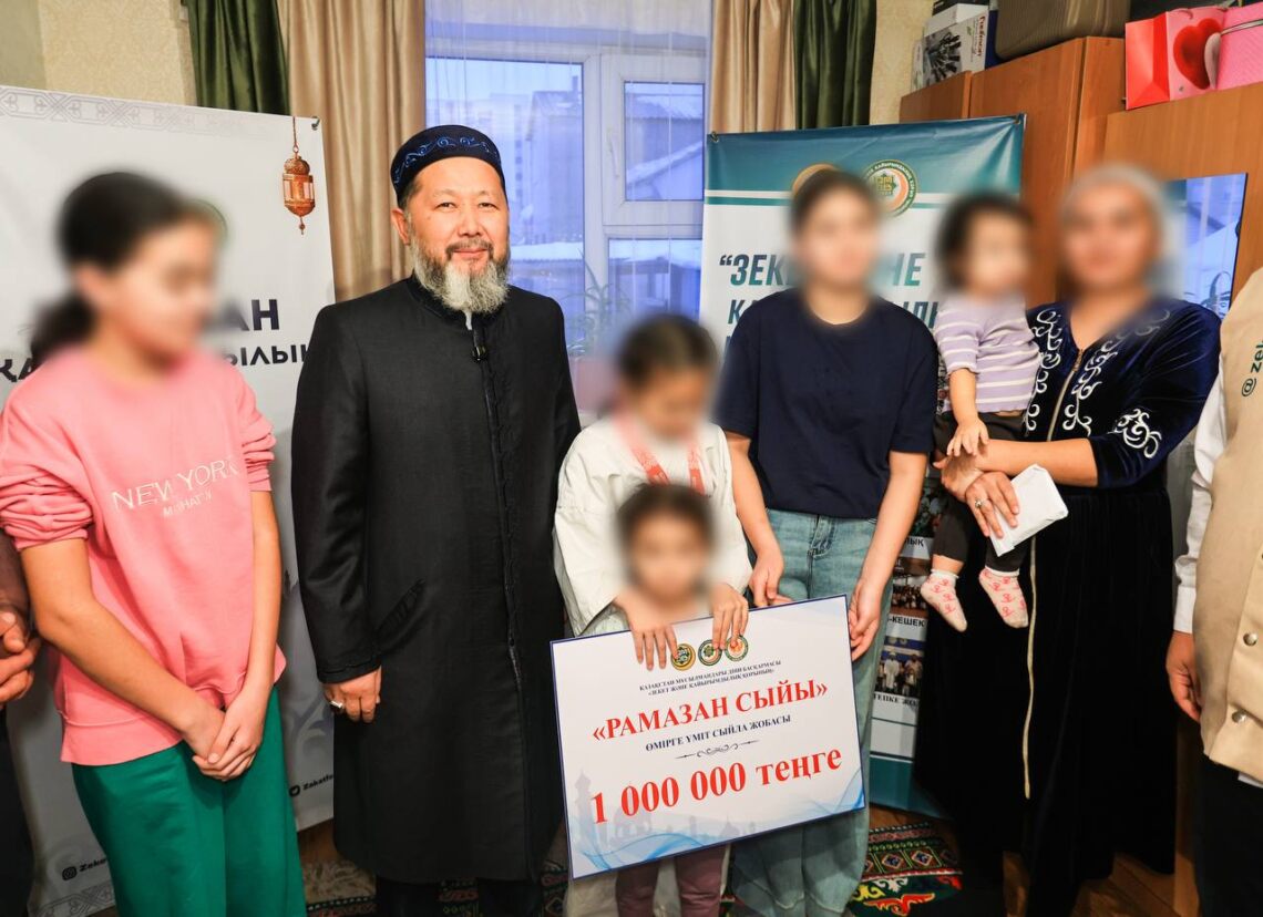Көпбалалы отбасын Рамазан айымен құттықтады