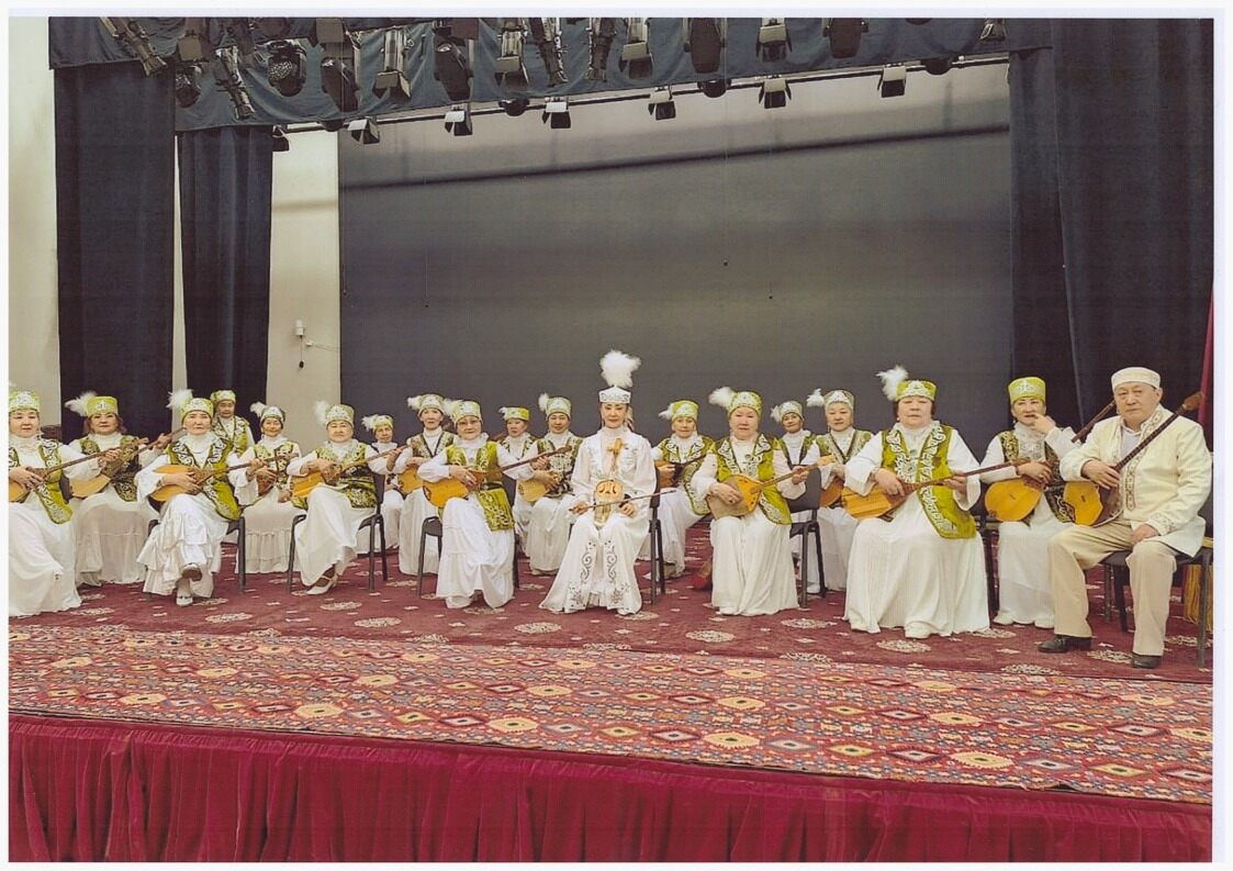 Домбырашы әжелер Қырғызстаннан жүлдемен оралды