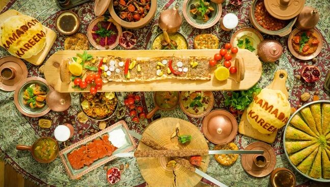 В ОАЭ раздали более 10 млн наборов для разговения