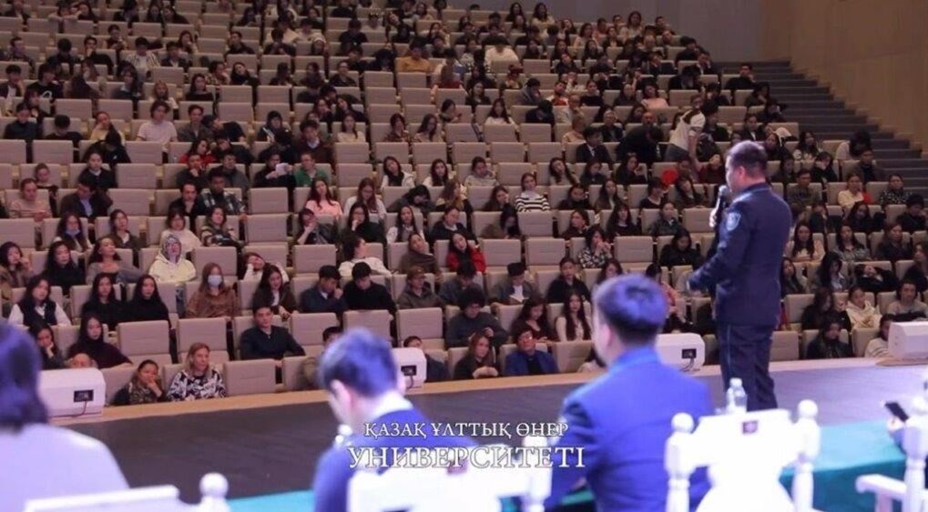 В КазНУИ обсудили цифровую гигиену и профилактику экстремизма