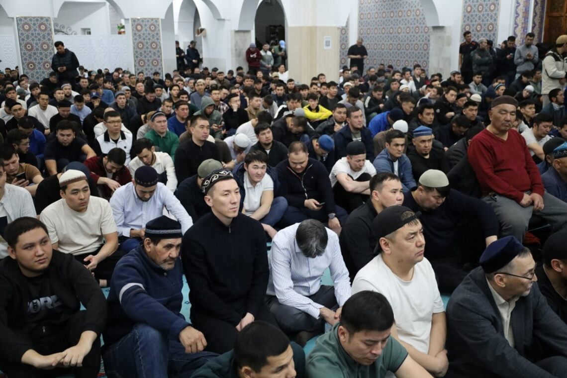 Ночь Предопределения в Атырау собрала 30 тысяч верующих