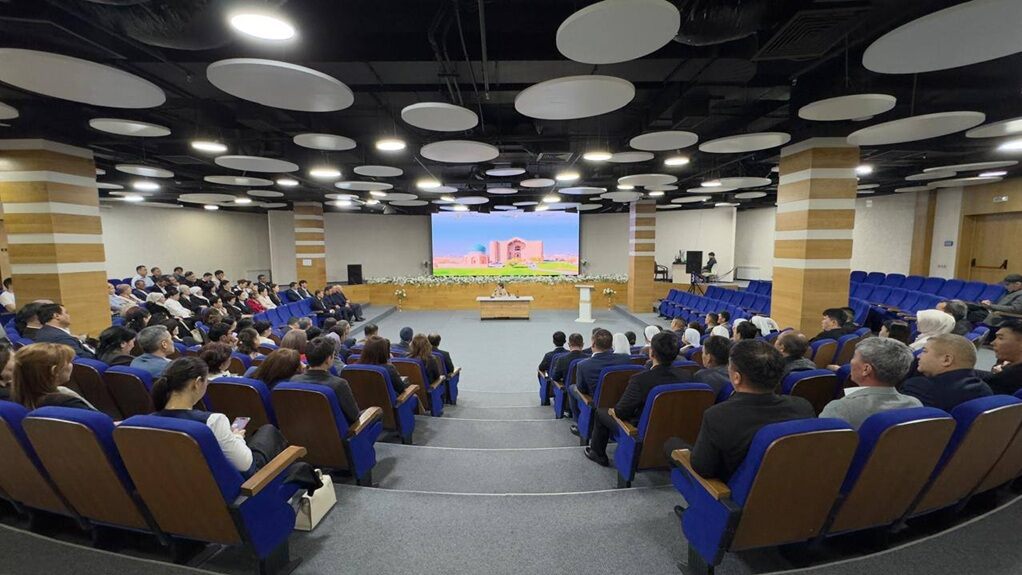 Балаева проверила реставрацию мавзолея Ходжи Ахмеда Ясауи