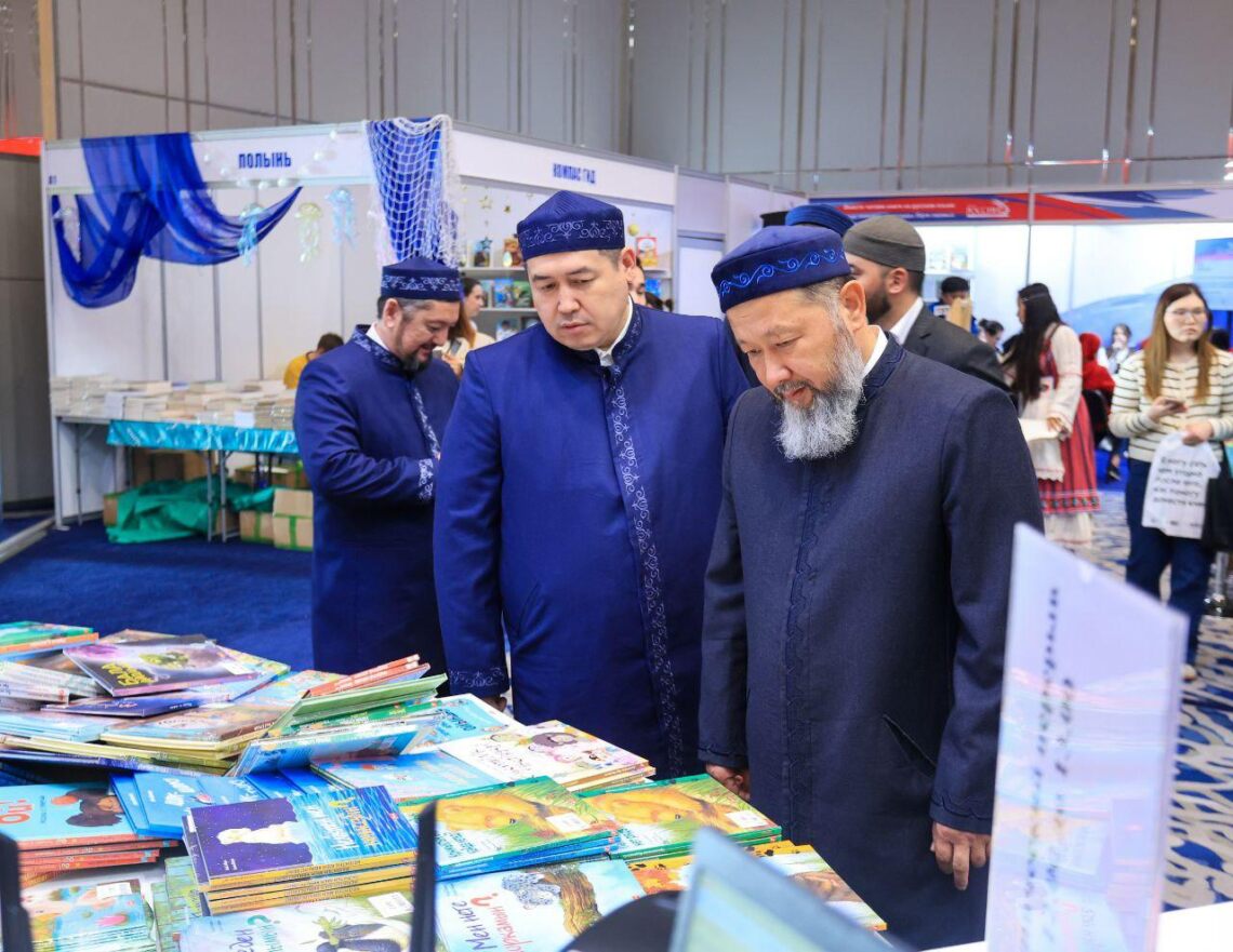 Халықаралық кітап көрмесін аралады