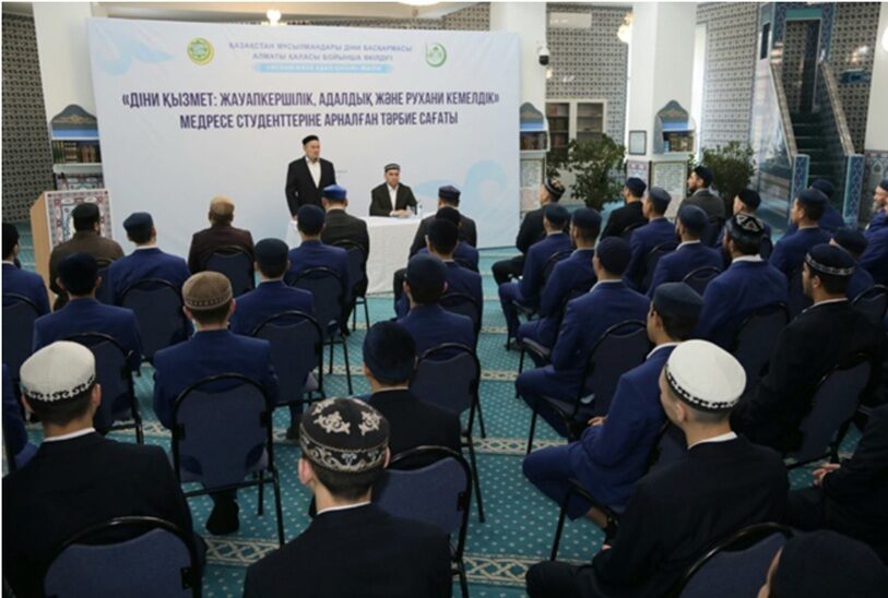 Толеби Оспан выступил с лекцией в колледже «Абу-Ханифа»