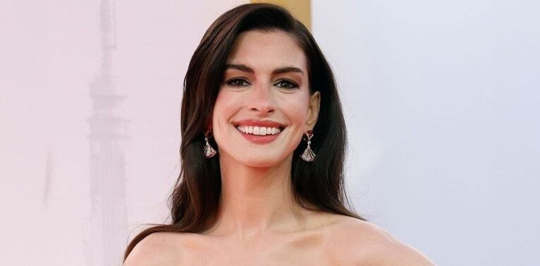 «Иншалла»: видео с Энн Хэтэуэй покорило соцсети