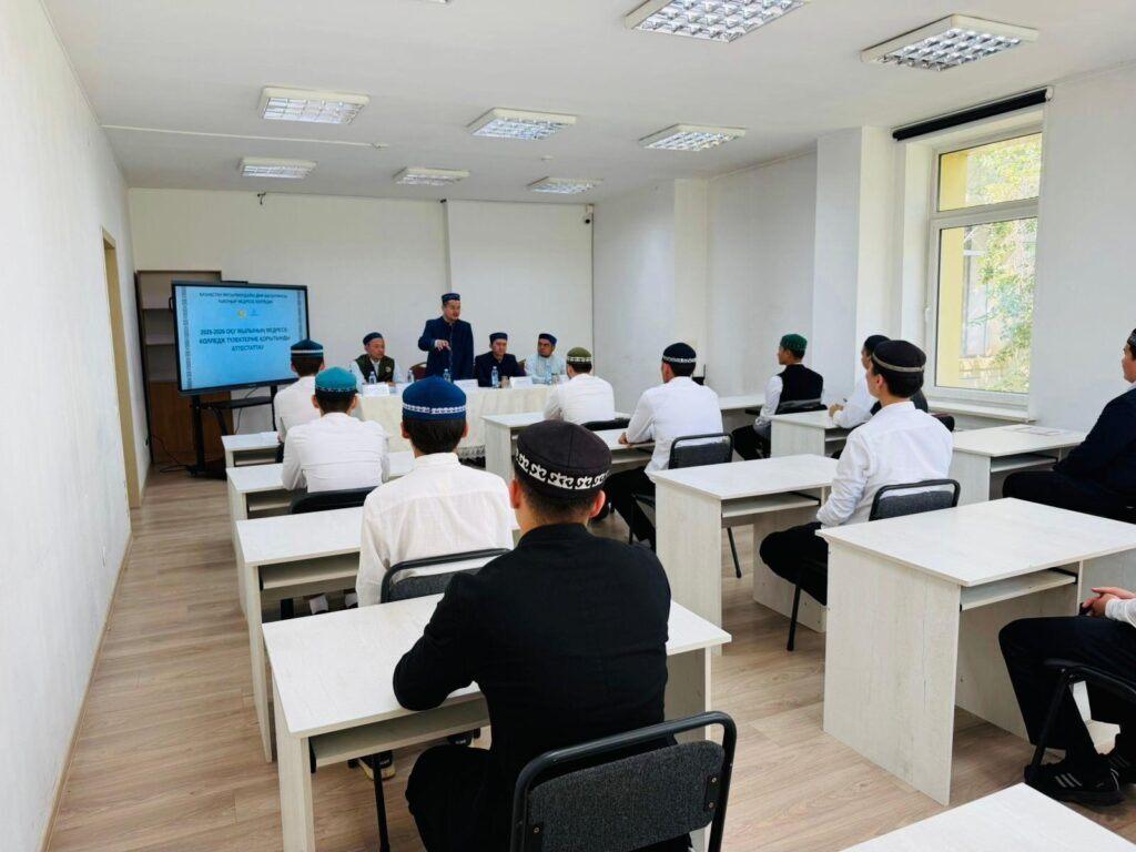 Үшқоңыр медресесінде аттестаттау өтті