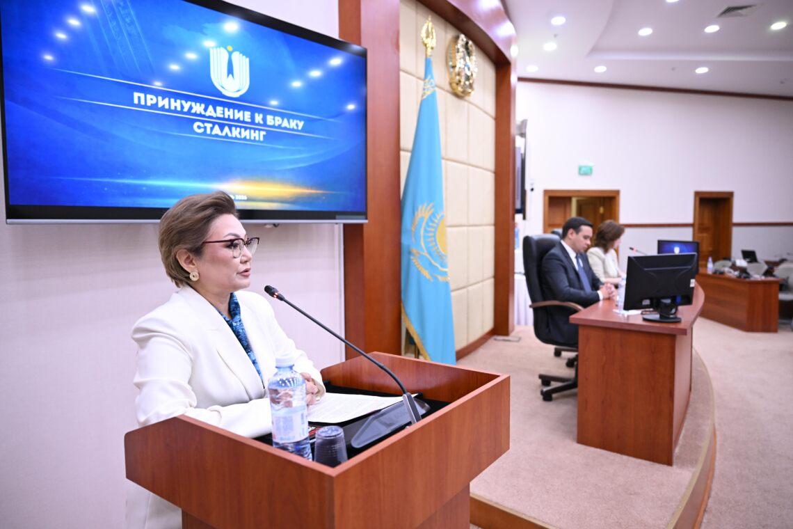 В Мажилисе обсудили вопросы сталкинга и «похищение невест»