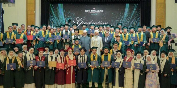 500 выпускников университета «Нур-Мубарак» получили дипломы