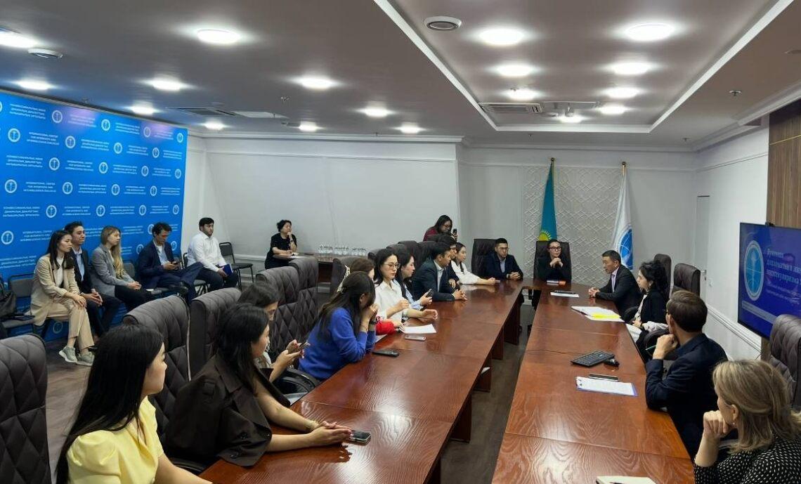 Конфессияаралық диалог саласындағы өзекті мәселелерді талқылады.