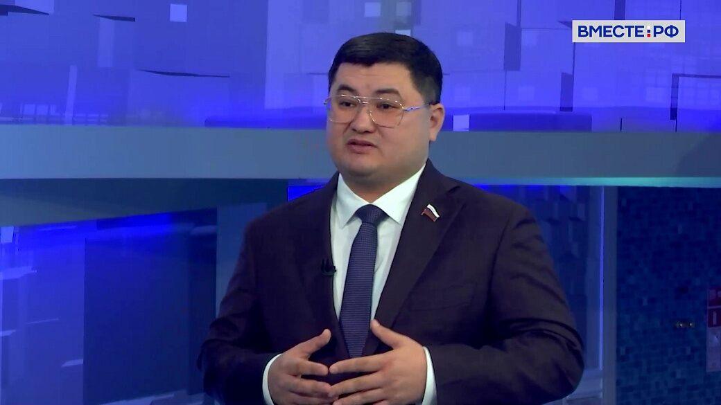 Борис ХАЧИРОВ: Қазақ пен қалмақ қарым-қатынасына айрықша көңіл бөлемін
