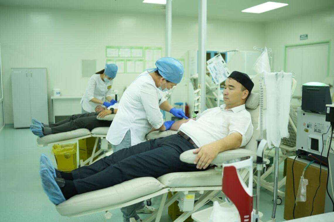 100 служителей ДУМК сдали донорскую кровь